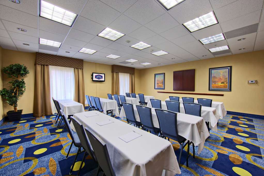 Hampton Inn & Suites Риджкрест Зручності фото